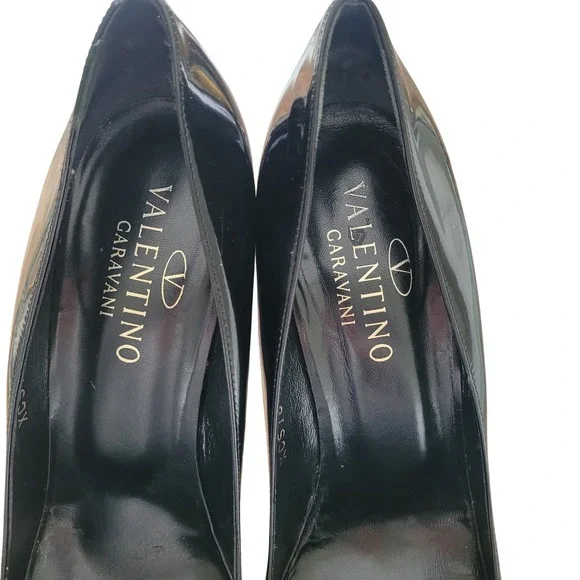 Valentino Garavani Black Patent Leather Pointed Toe Pumps Ribbed Heel Size 41